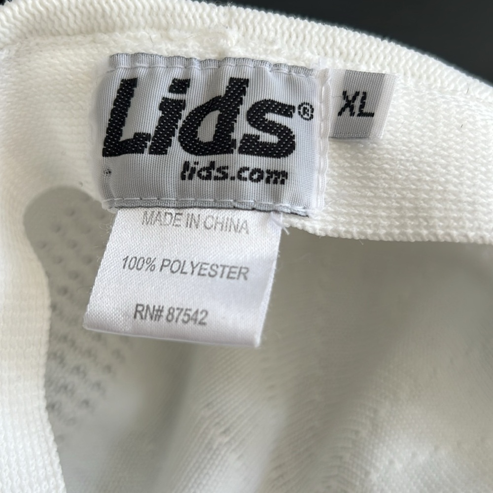 Lids, White Knit Beret Hat, size xl - Picture 4 of 7